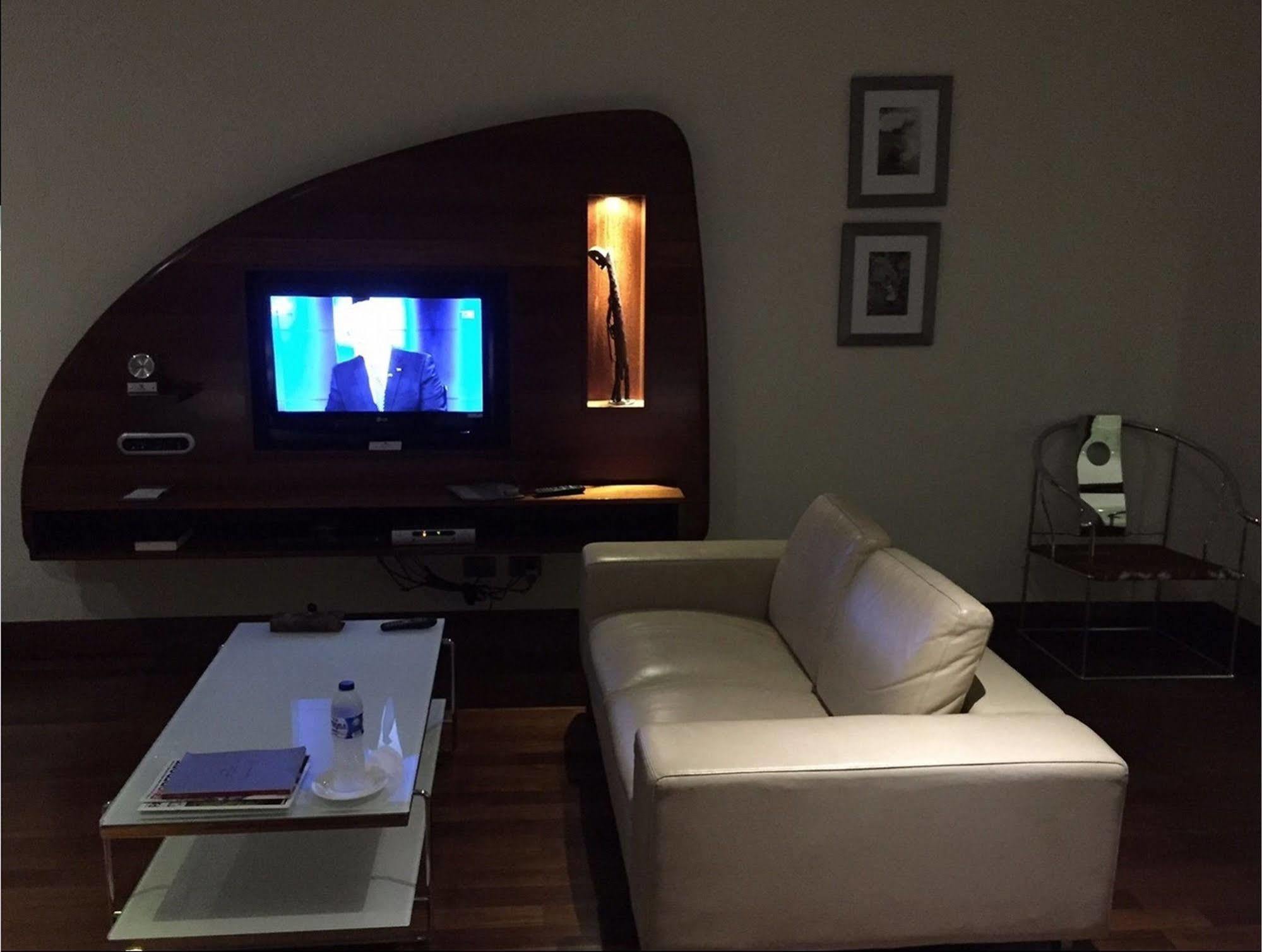 Airways Hotel Porto Moresby Exterior foto